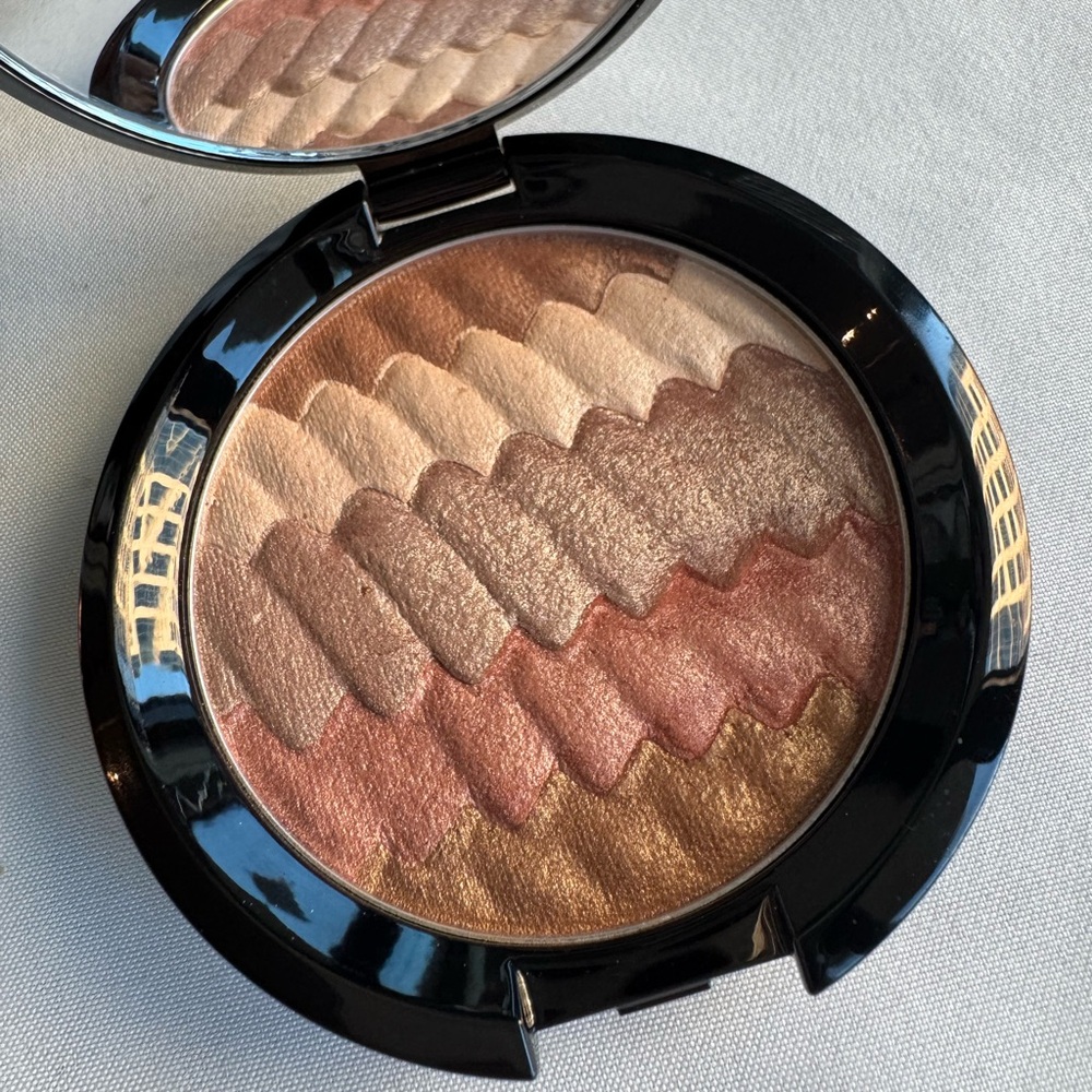 BECCA Shimmering Skin Perfector Pressed in Gradient Glow